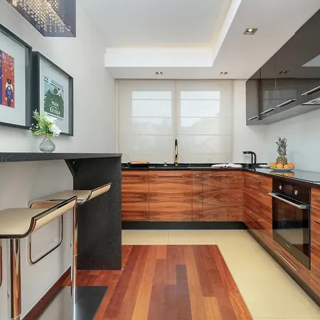Luksusowy Apartament Z 3 Sypialniami I Parkingiem W Centrum Gdyni By Renters *